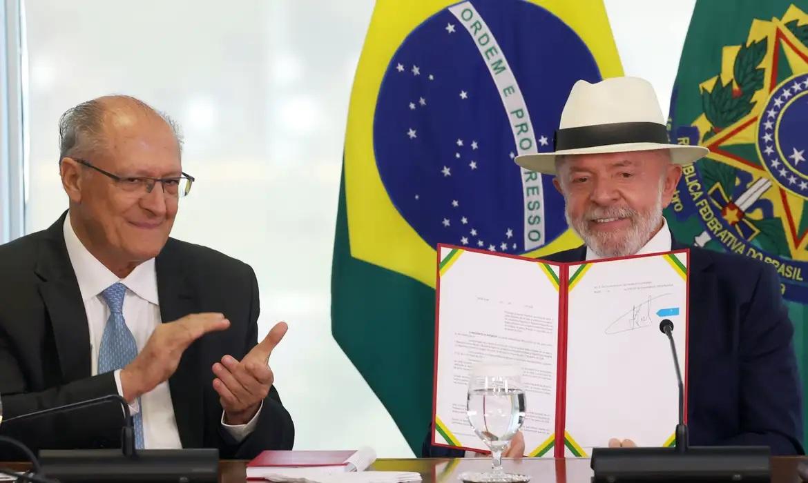 Lula assina decreto que promulga acordo UE-Mercosul