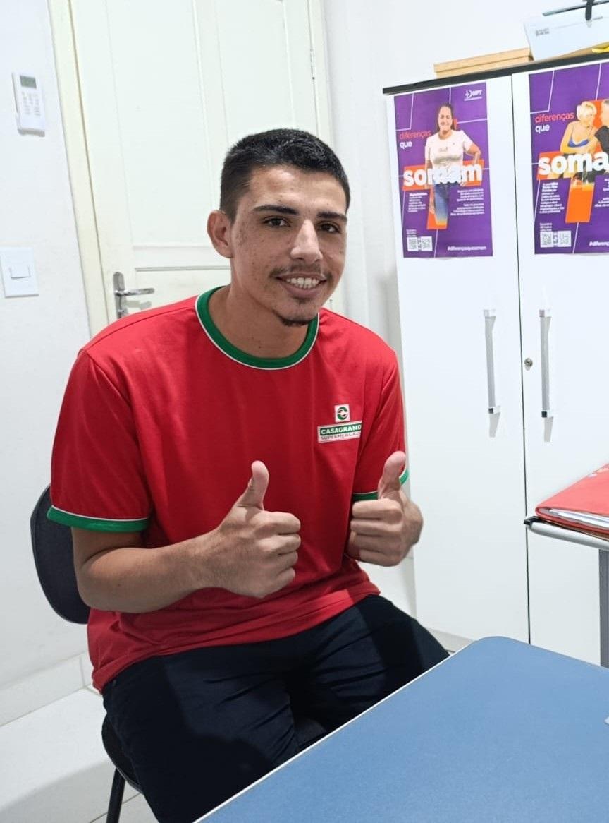 Trabalhar, conquistar e pertencer: história de jovem de Aracruz, no ES, mostra o valor da inclusão no mundo do trabalho