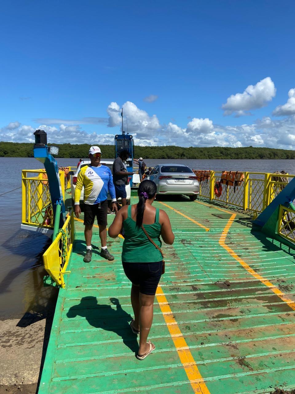 Balsa retoma operação no Rio Cricaré, em Conceição da Barra, ES