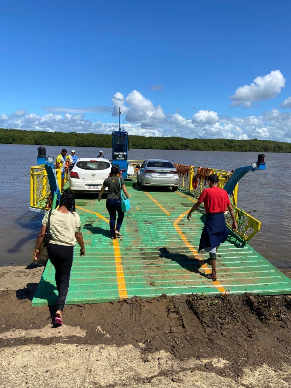 Balsa retoma operação no Rio Cricaré, em Conceição da Barra, ES
