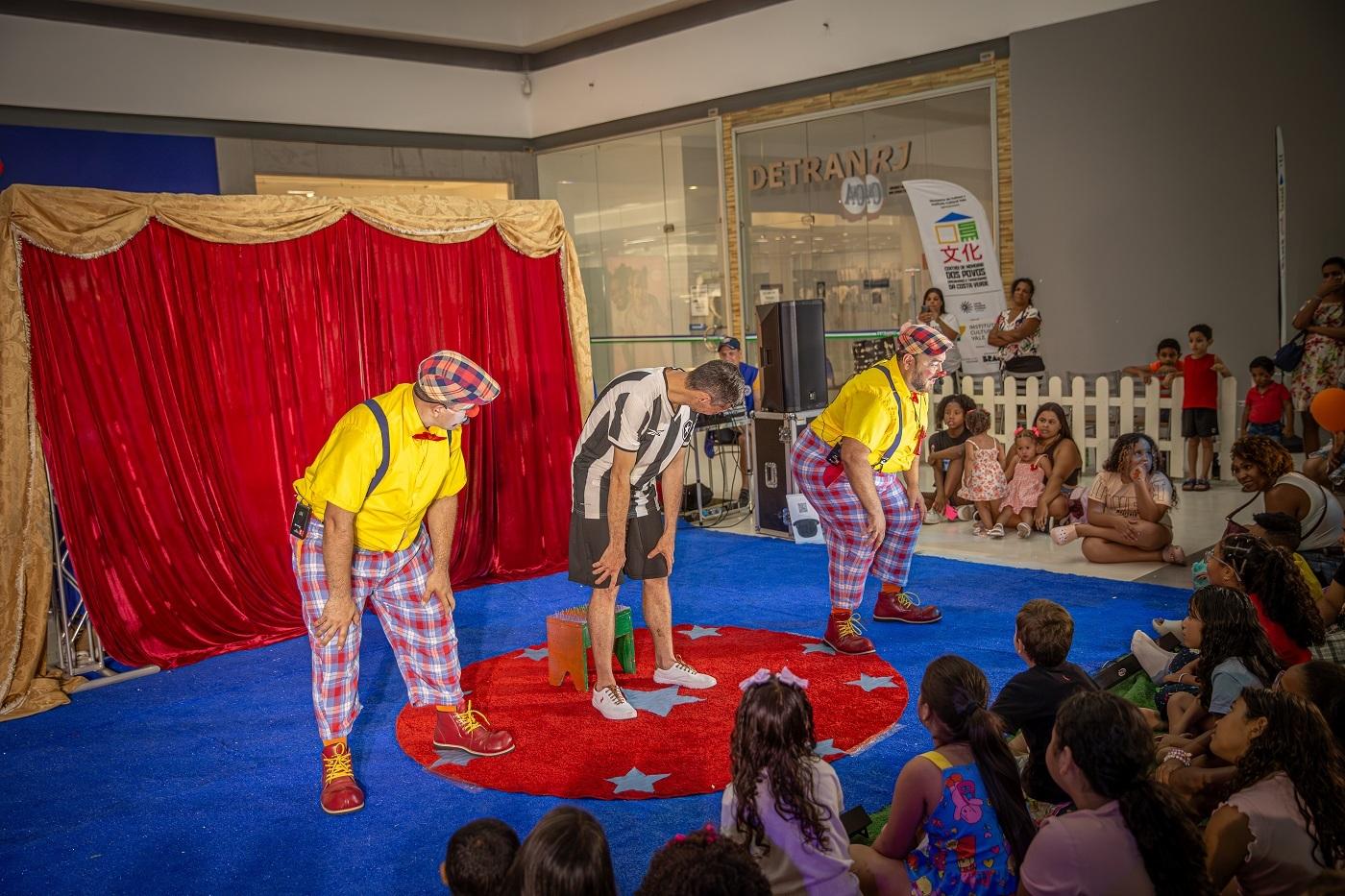 Turma Em Cena leva circo-teatro gratuito a Vila Velha, ES