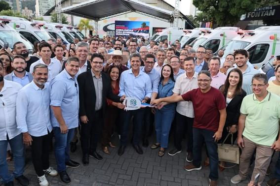 Governador do Espírito Santo, Ricardo Ferraço, entrega 21 novas ambulâncias a municípios capixabas