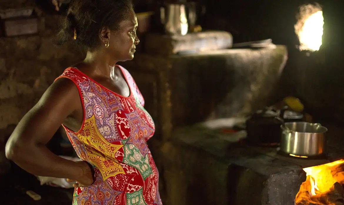 Mulheres negras do Norte e Nordeste são as mais afetadas pela fome