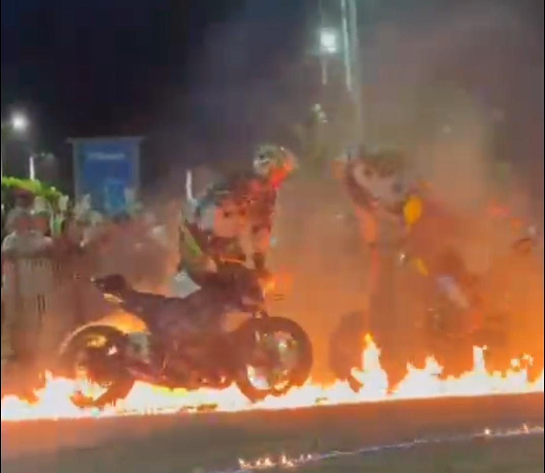 Praça da Cadeira recebe noite histórica de adrenalina e grande público em Conceição da Barra, ES