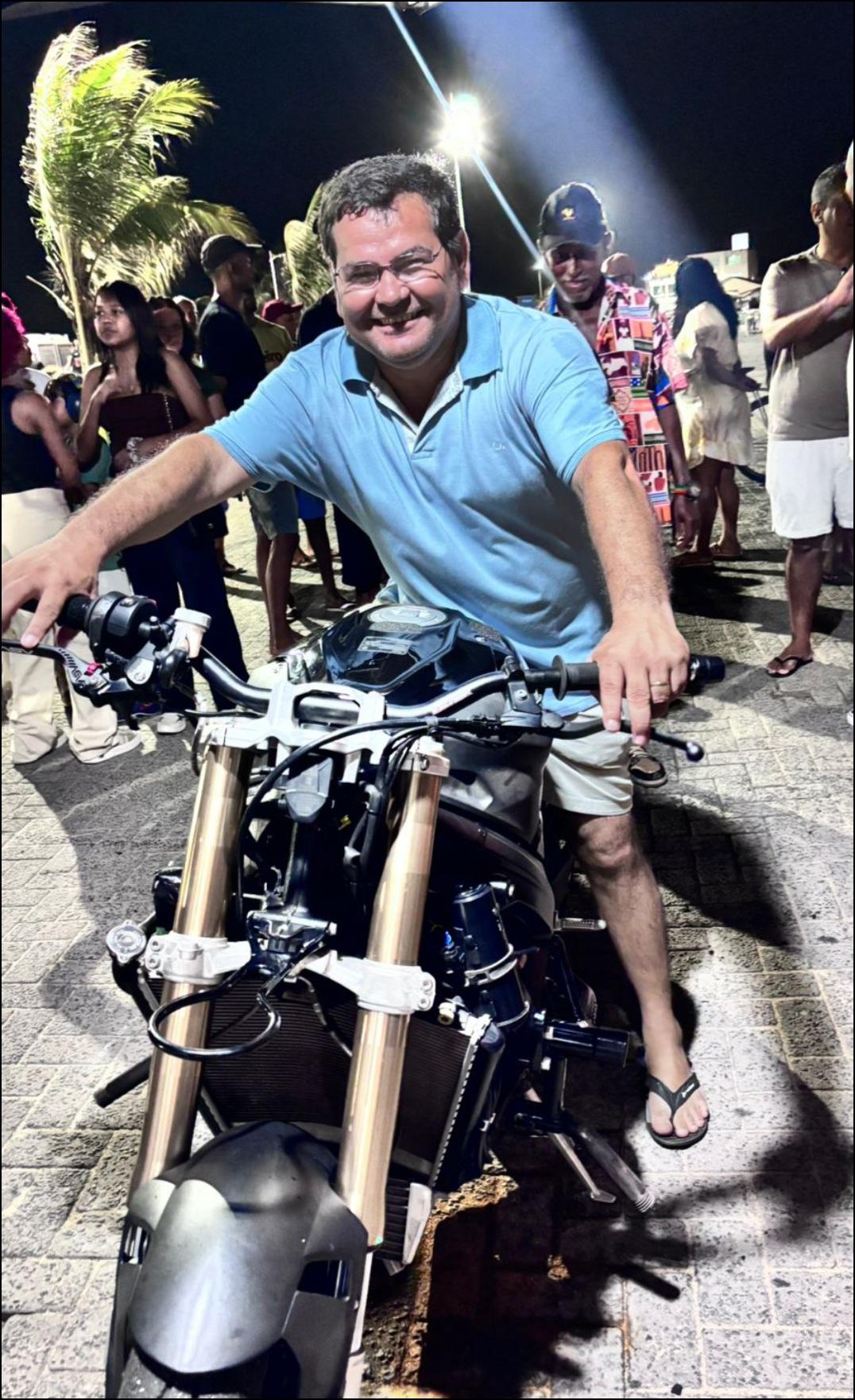 Praça da Cadeira recebe noite histórica de adrenalina e grande público em Conceição da Barra, ES