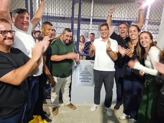 Governador Ricardo Ferraço entrega revitalização de praça e autoriza recapeamento de ruas e avenidas em Guarapari, ES