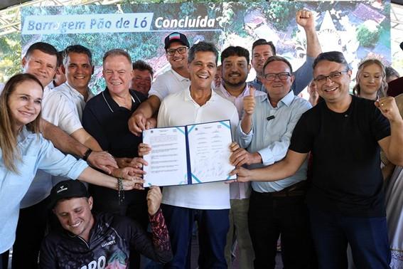 Governador Ricardo Ferraço anuncia pacote de investimentos e inaugura obras em Laranja da Terra, ES