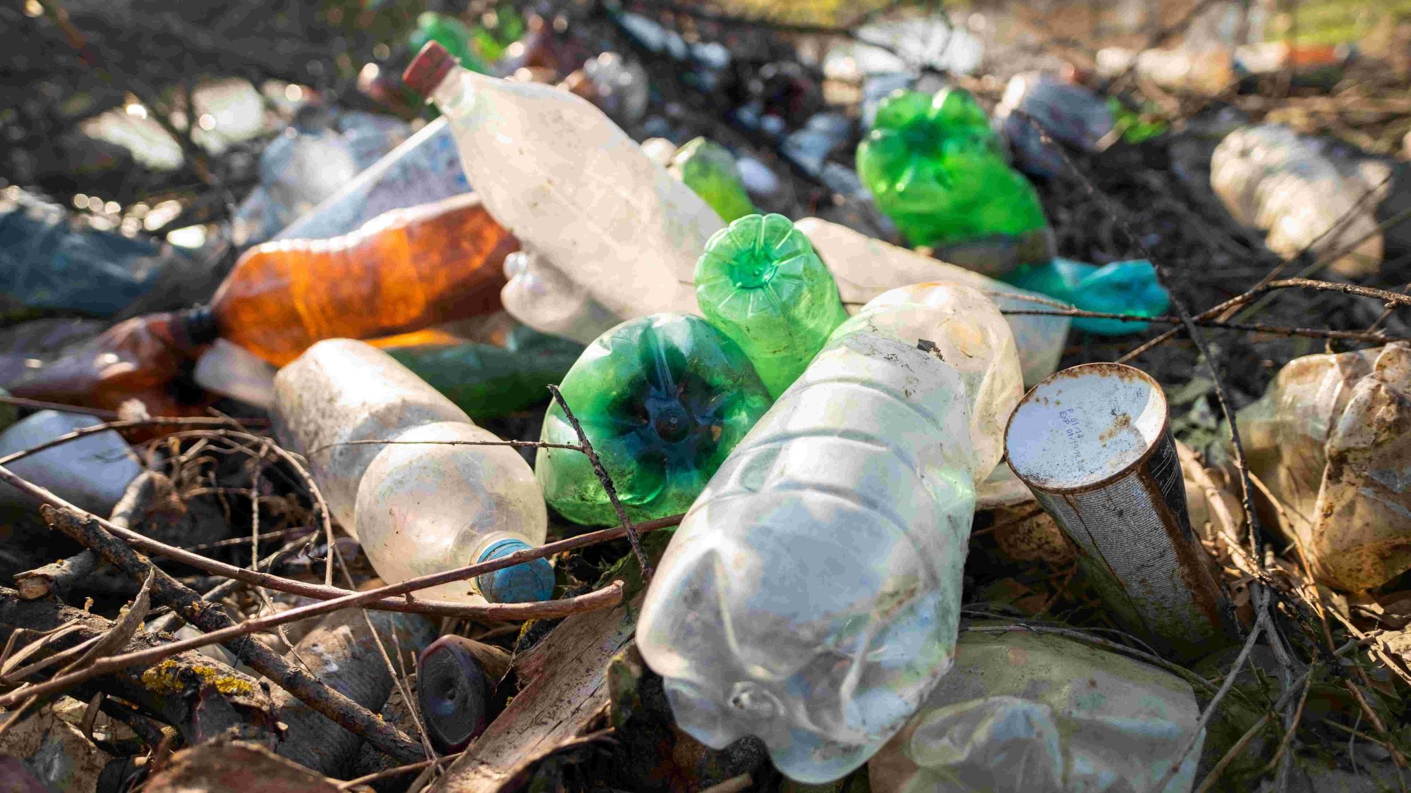 Brasil está entre os maiores produtores de lixo plástico do mundo e recicla apenas 4%