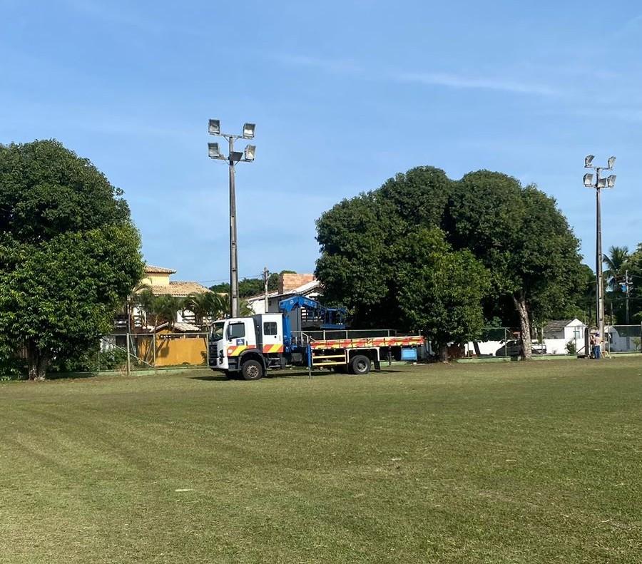 Secretaria de Esporte conclui instalação de iluminação de LED no campo de Itaúnas, em Conceição da Barra, ES