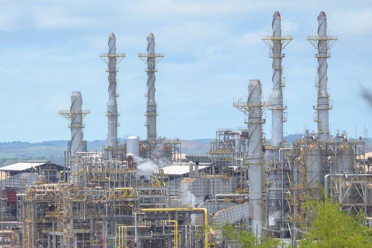 Refinarias da Petrobras operam com mais de 100% de capacidade