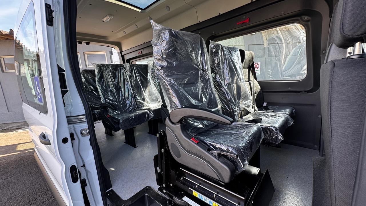 Prefeitura de Pedro Canário, no ES, recebe nova van para reforçar transporte da saúde