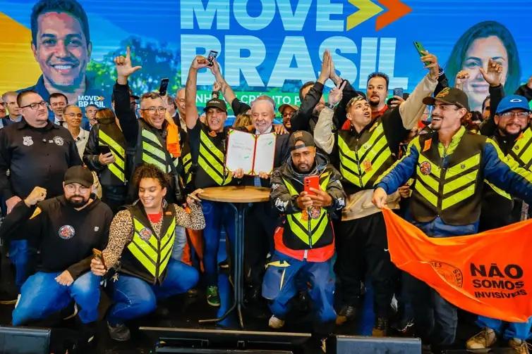 Lula cria programa de R$ 30 bilhões para motoristas de aplicativos
