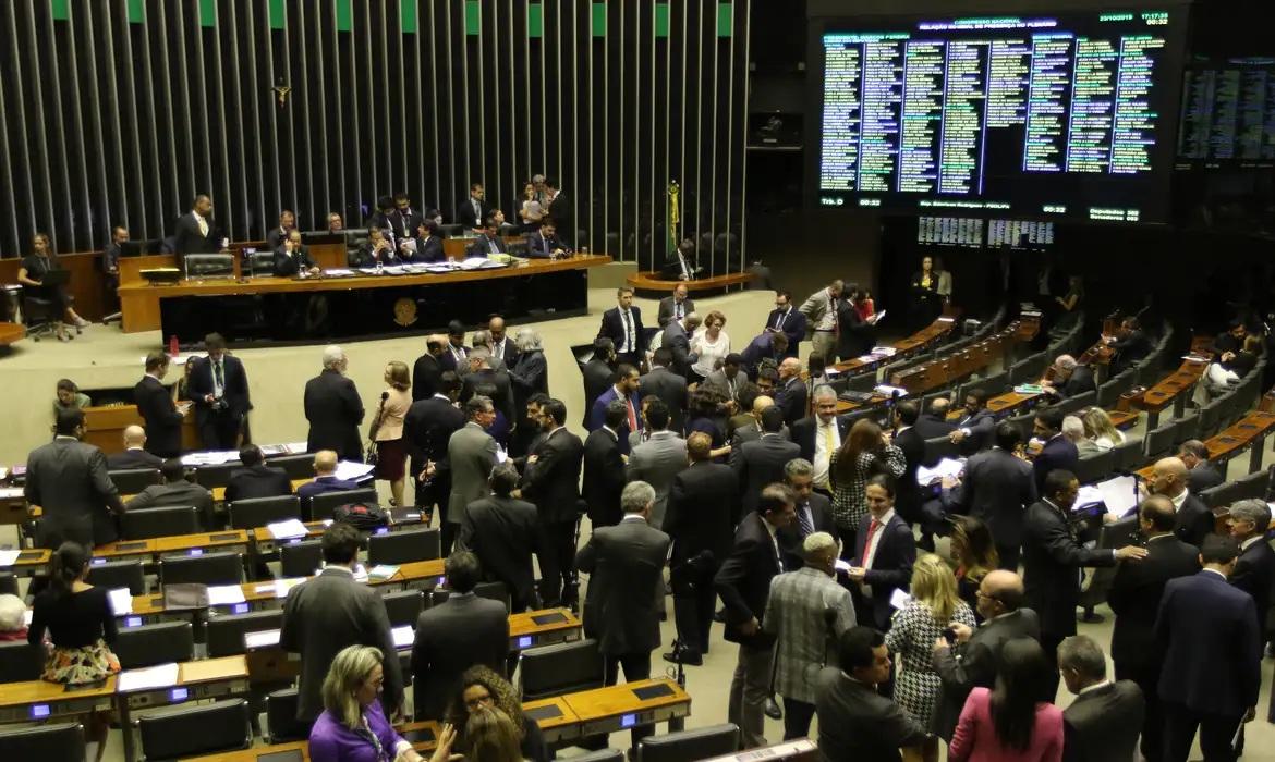 Congresso derruba vetos e municípios inadimplentes poderão receber recursos federais