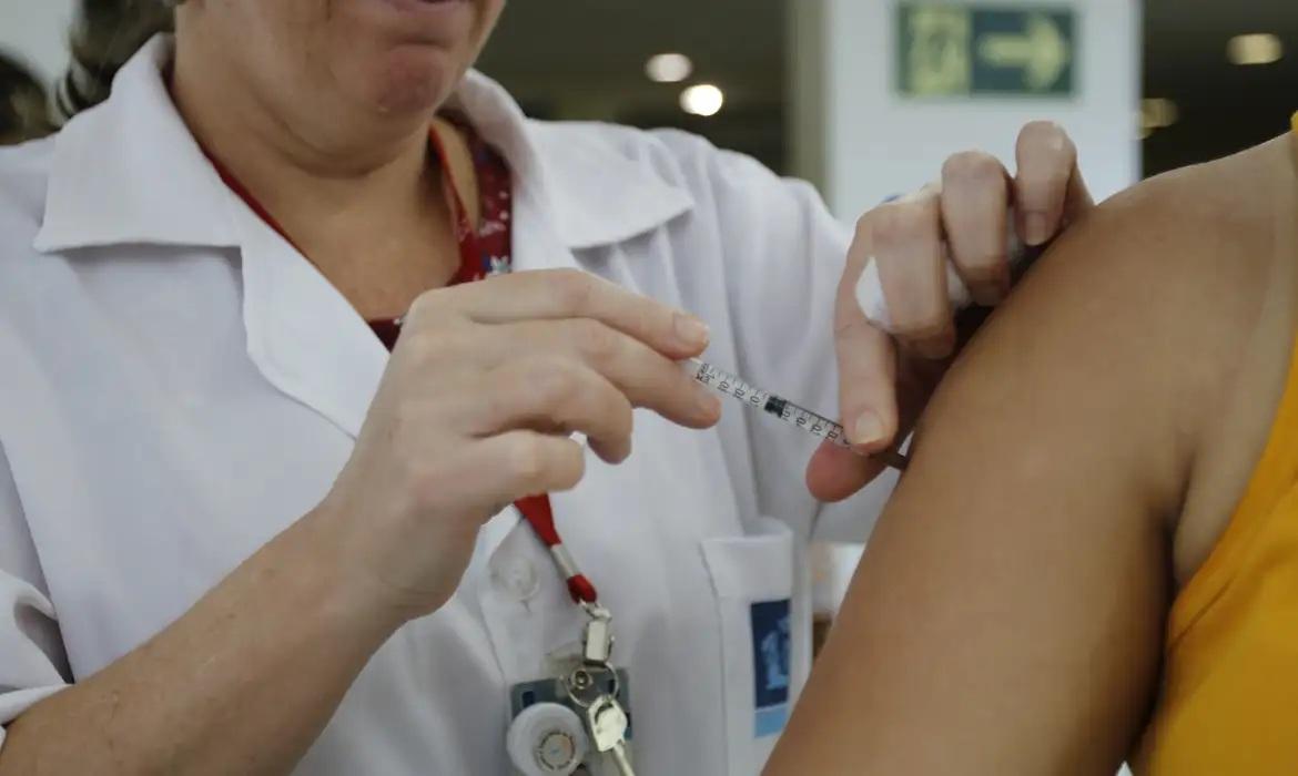 Turistas rumo à Copa devem estar alerta para vacina do sarampo