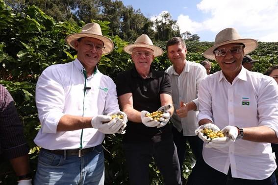Governador Recardo Ferraço realiza abertura oficial da colheita do café arábica no Espírito Santo