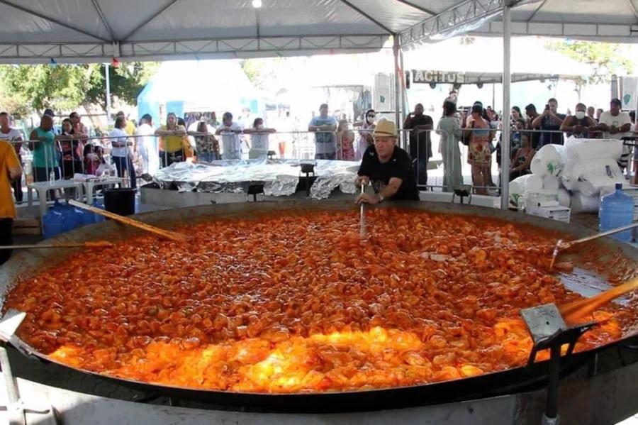 Conceição da Barra, no ES, celebra tradição, gastronomia e cultura na 8ª edição do Festival da Maior Moqueca do Mundo