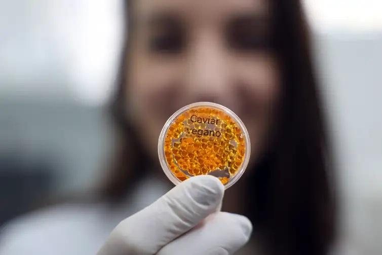 Embrapa produz em laboratório salmão, caviar e anéis de lula veganos