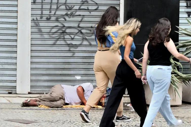 Brasil registrou 150 mil agressões contra população de rua em 10 anos