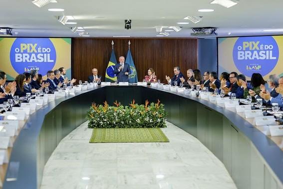 Em reunião ministerial, Lula defende soberania do Brasil e sequência de diálogo com os EUA