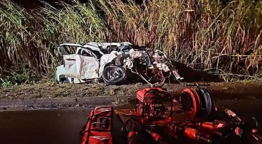 Grave acidente na BR-101 deixa dois mortos e causa congestionamento em Linhares, no ES