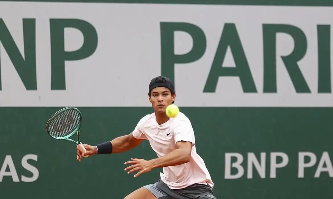 Luís Guto Miguel bate compatriota e vai à final juvenil de Roland Garros