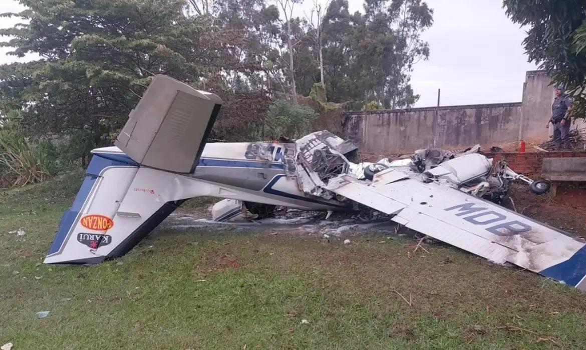 Queda de avião monomotor deixa dois mortos e um ferido
