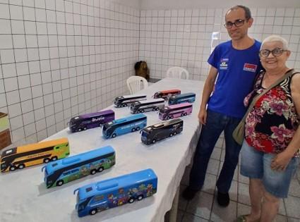 Aos 80 anos, capixaba reúne coleção de miniaturas inspiradas nos ônibus da Viação Águia Branca