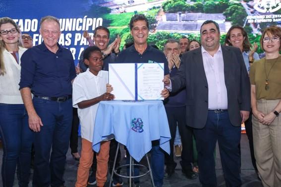 Governador do Espírito Santo, Ricardo Ferraço anuncia cerca de R$ 24 milhões em investimentos para fortalecer a educação em Guarapari