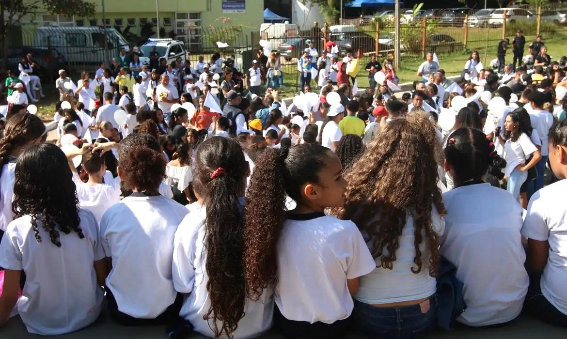 Congresso inclui política e direitos da cidadania no currículo escolar