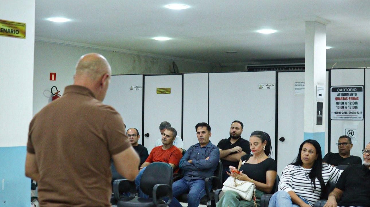 Audiência sobre trânsito em Braço do Rio avança com nova etapa de diálogo com comerciantes, em Conceição da Barra, ES.