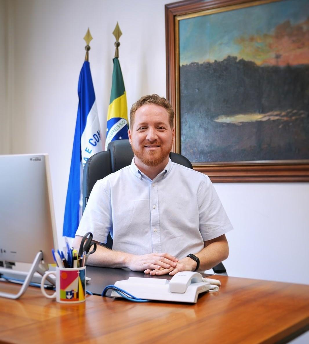 Ex-secretário de educação, Vitor de Angelo destaca a expansão do Programa Intercâmbio Sedu e seu poder de transformar sonhos em direitos