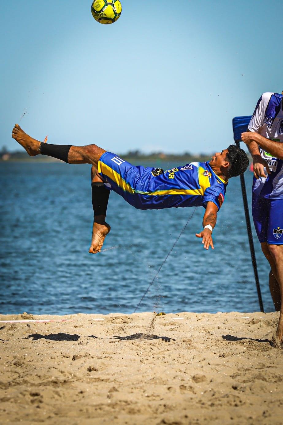 Da comunidade indígena ribeirinha ao beach soccer: a trajetória de 