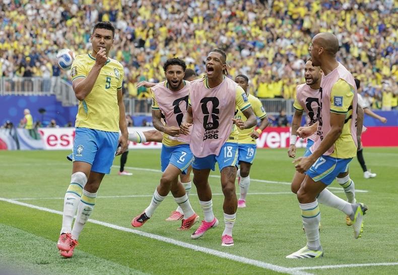Brasil reage no segundo tempo, vence o Japão e avança às oitavas da Copa do Mundo