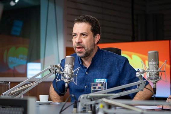 “Vamos insistir para que haja uma lei que defenda os trabalhadores de aplicativos”, destaca Guilherme Boulos