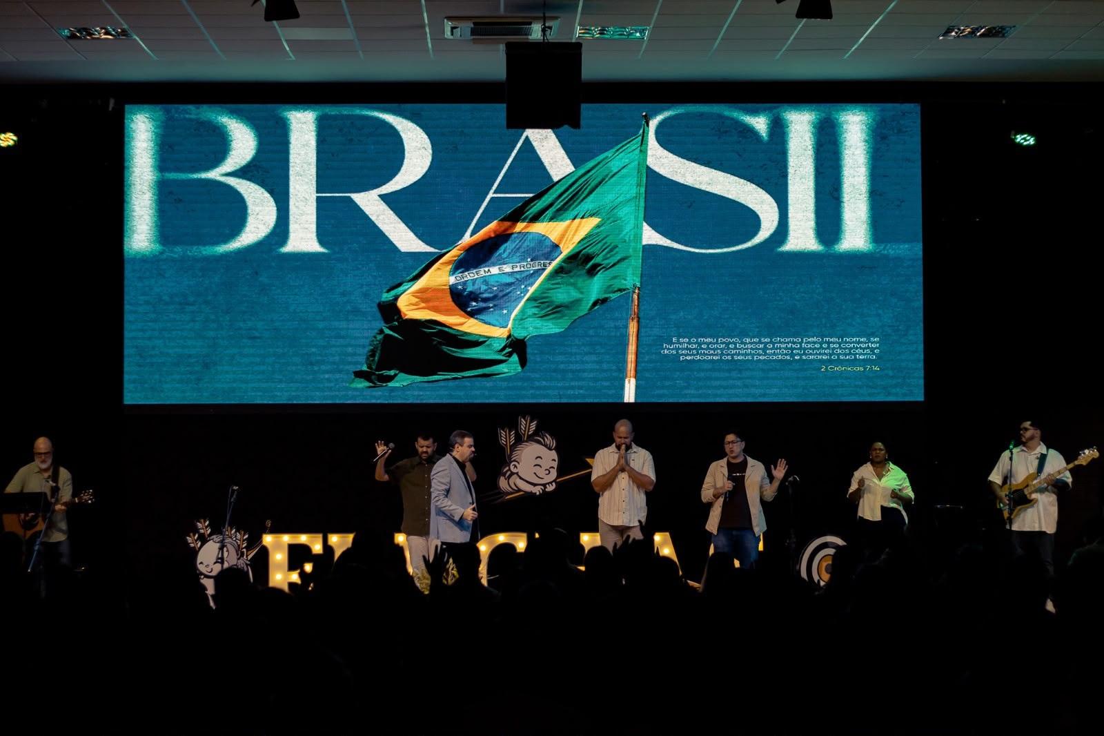 Centro de Celebrações vai reunir mais de mil pessoas para assistir ao jogo da seleção brasileira e participar de culto, em Vitória, ES