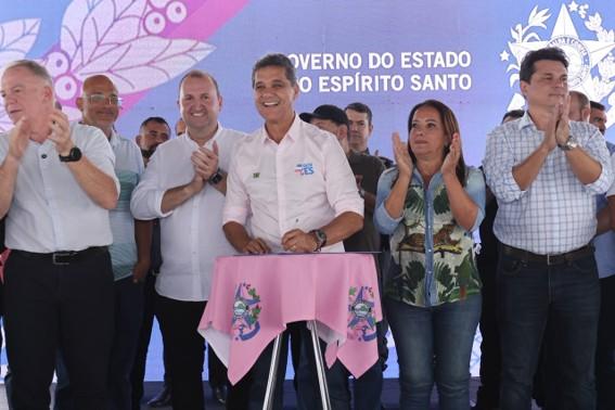Governador Ricardo Ferraço entrega obras e autoriza novos investimentos em Sooretama, ES
