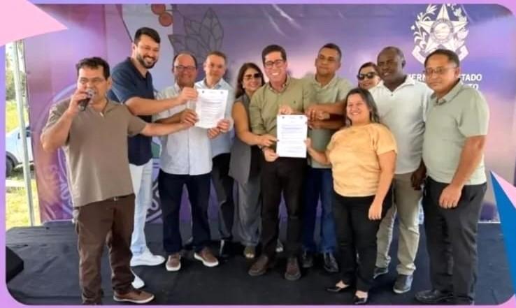 Esporte de Conceição da Barra, no ES, vive um novo momento Paulo Lemos assina reforma dos campos bom de bola da Catita e da Cohab