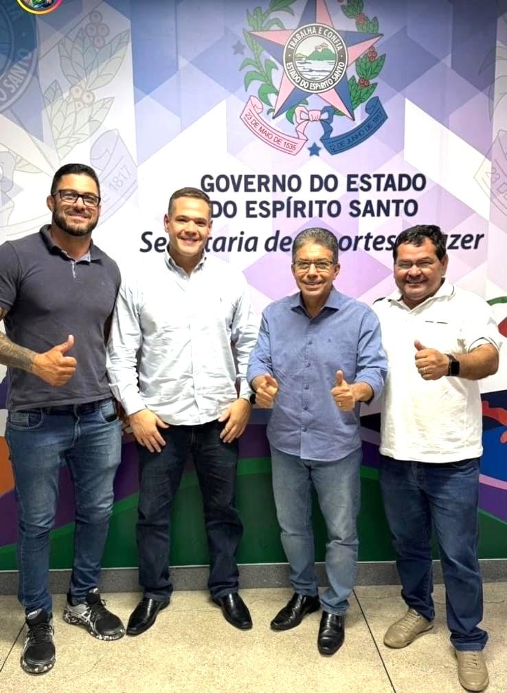Esporte de Conceição da Barra, no ES, vive um novo momento Paulo Lemos assina reforma dos campos bom de bola da Catita e da Cohab