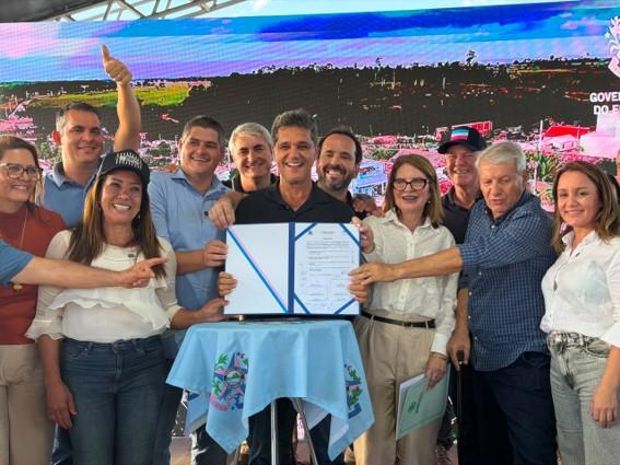 Governador Ricardo Ferraço amplia investimentos em infraestrutura, esporte e lazer em Montanha, ES