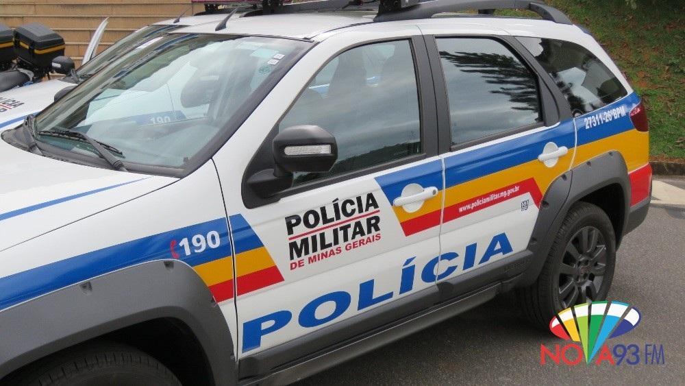 Mulher é vítima de feminicídio em MG; bebê é encontrado mamando no peito da mãe após o crime