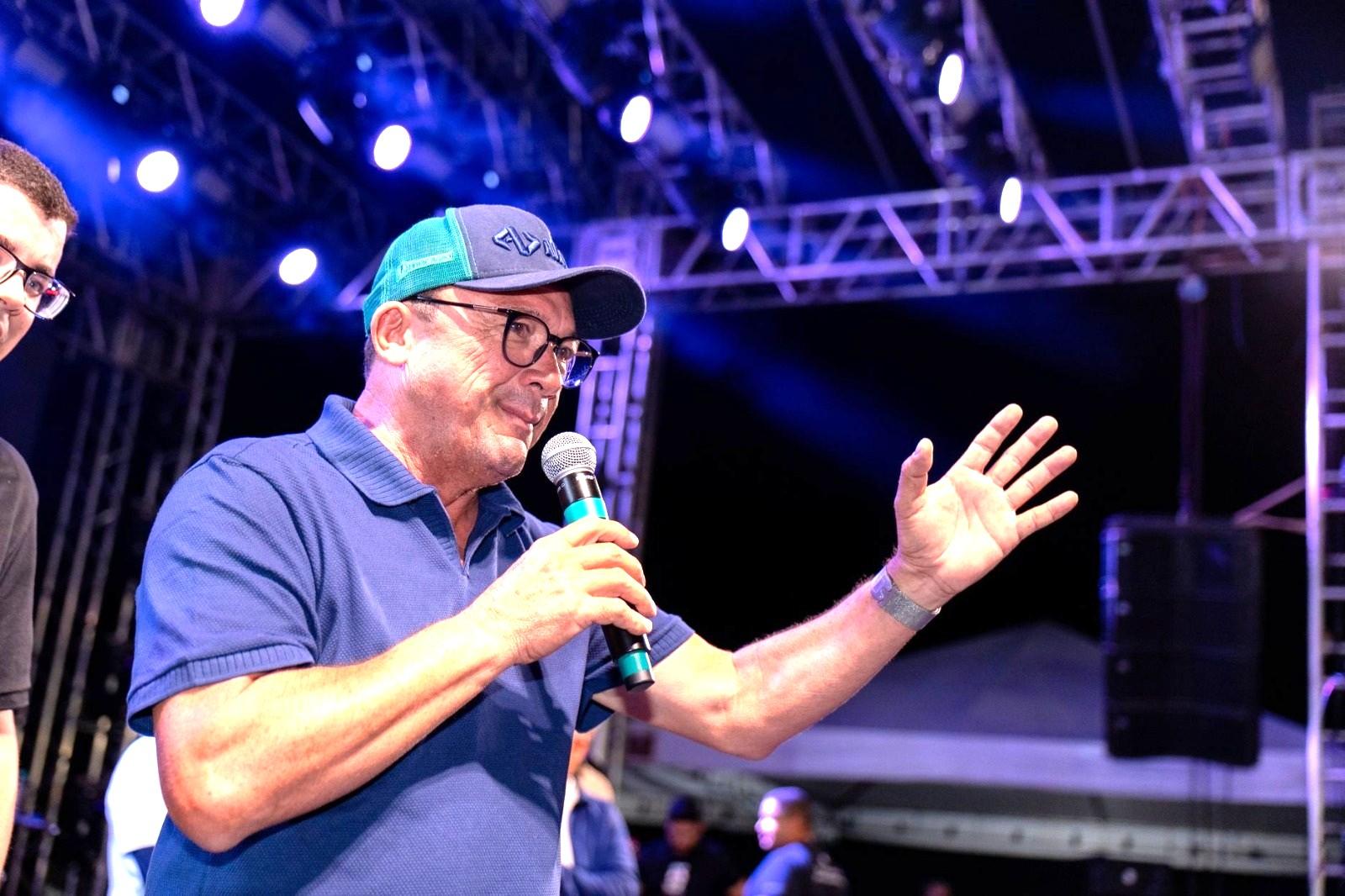 Mega pacote de obras transforma Conceição da Barra: Prefeito Erivan Tavares assina mais de R$ 30 milhões em investimentos