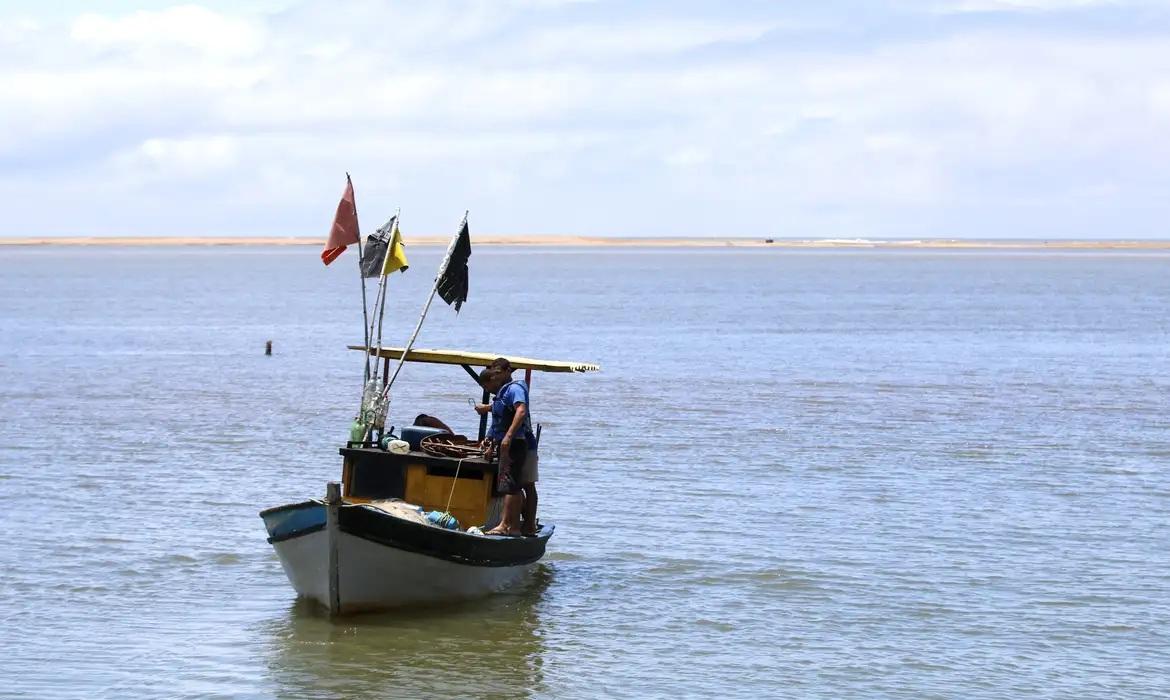 Pescadores artesanais começam a receber seguro-defeso retroativo