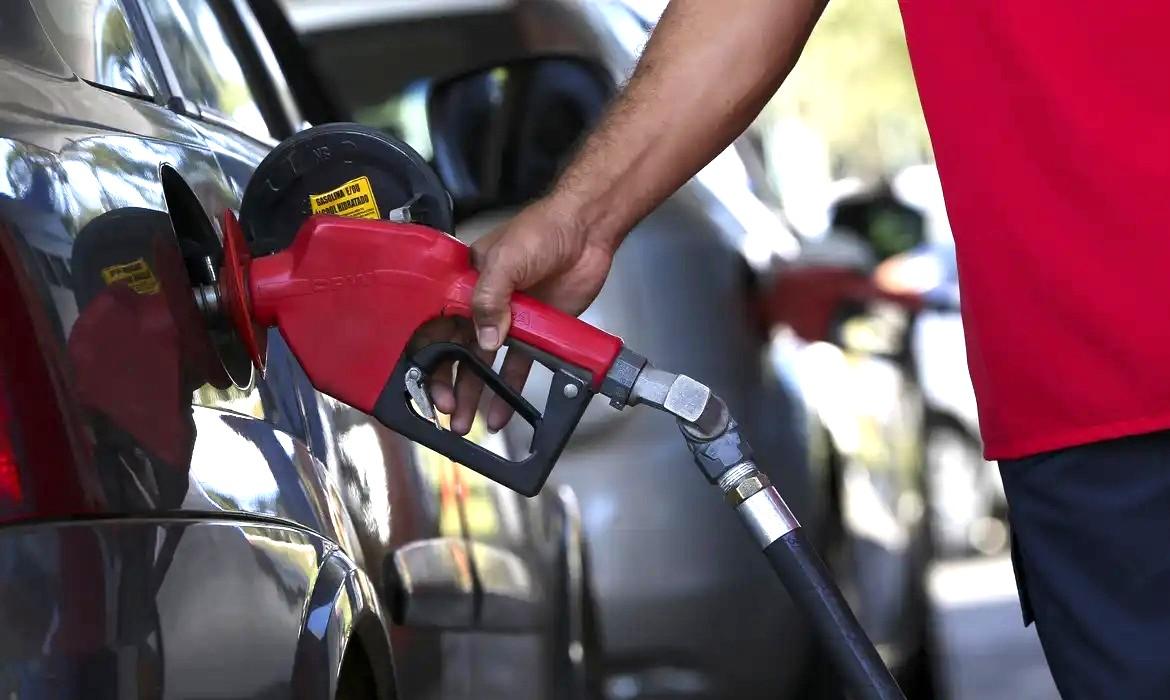 Governo adia reunião que pode aumentar etanol na gasolina para 32%