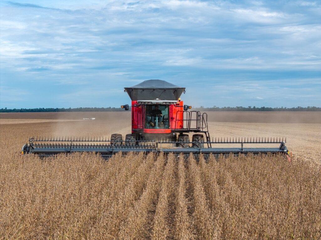 Tecnologia a serviço do solo: como máquinas inteligentes contribuem para a agricultura regenerativa
