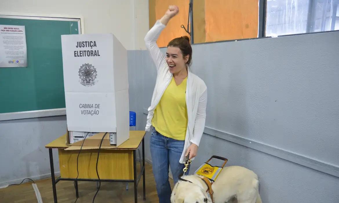 Brasil tem quase 2 milhões de eleitores com deficiência, aponta TSE
