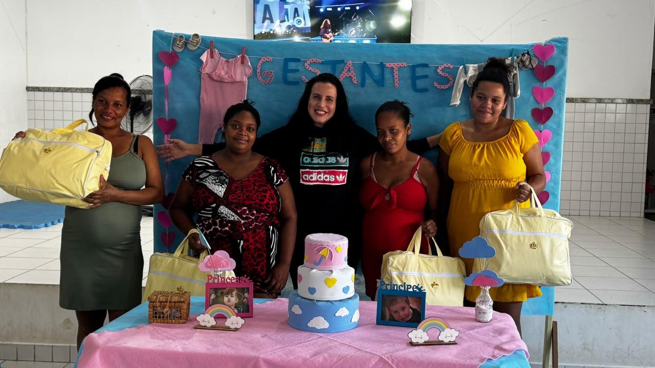 Secretaria de Assistência Social entrega kits natalidade e reforça orientações sobre amamentação para gestantes em Pedro Canário, ES