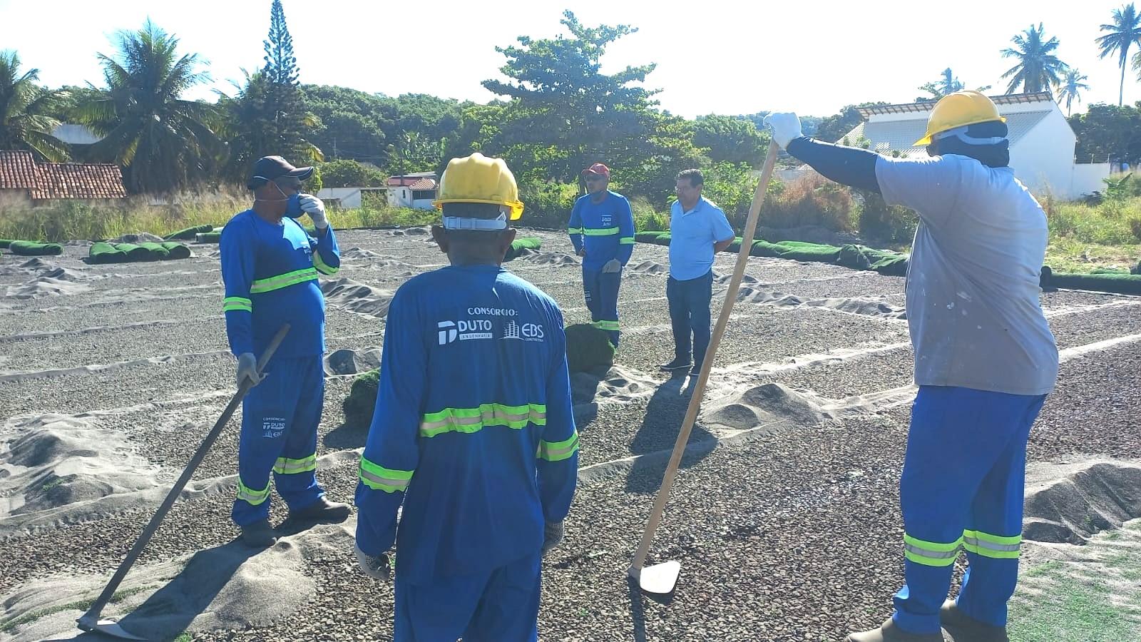 Após 12 anos, começa a revitalização dos campos society do Catita e da Cohab em Conceição da Barra, ES
