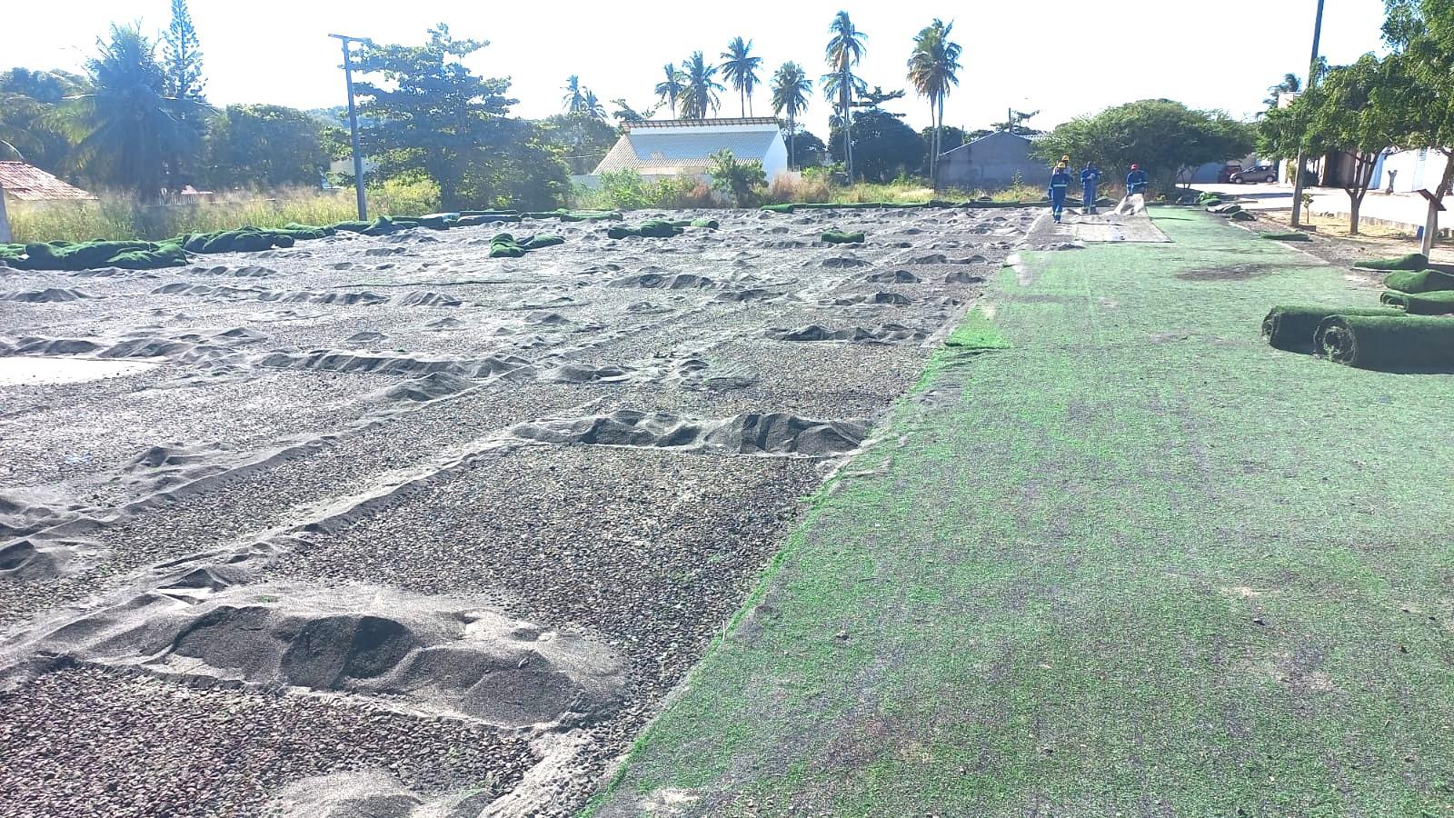 Após 12 anos, começa a revitalização dos campos society do Catita e da Cohab em Conceição da Barra, ES