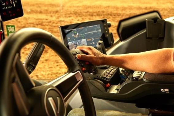 Alta tecnologia no campo impulsiona pequenos produtores e molda nova geração do agro