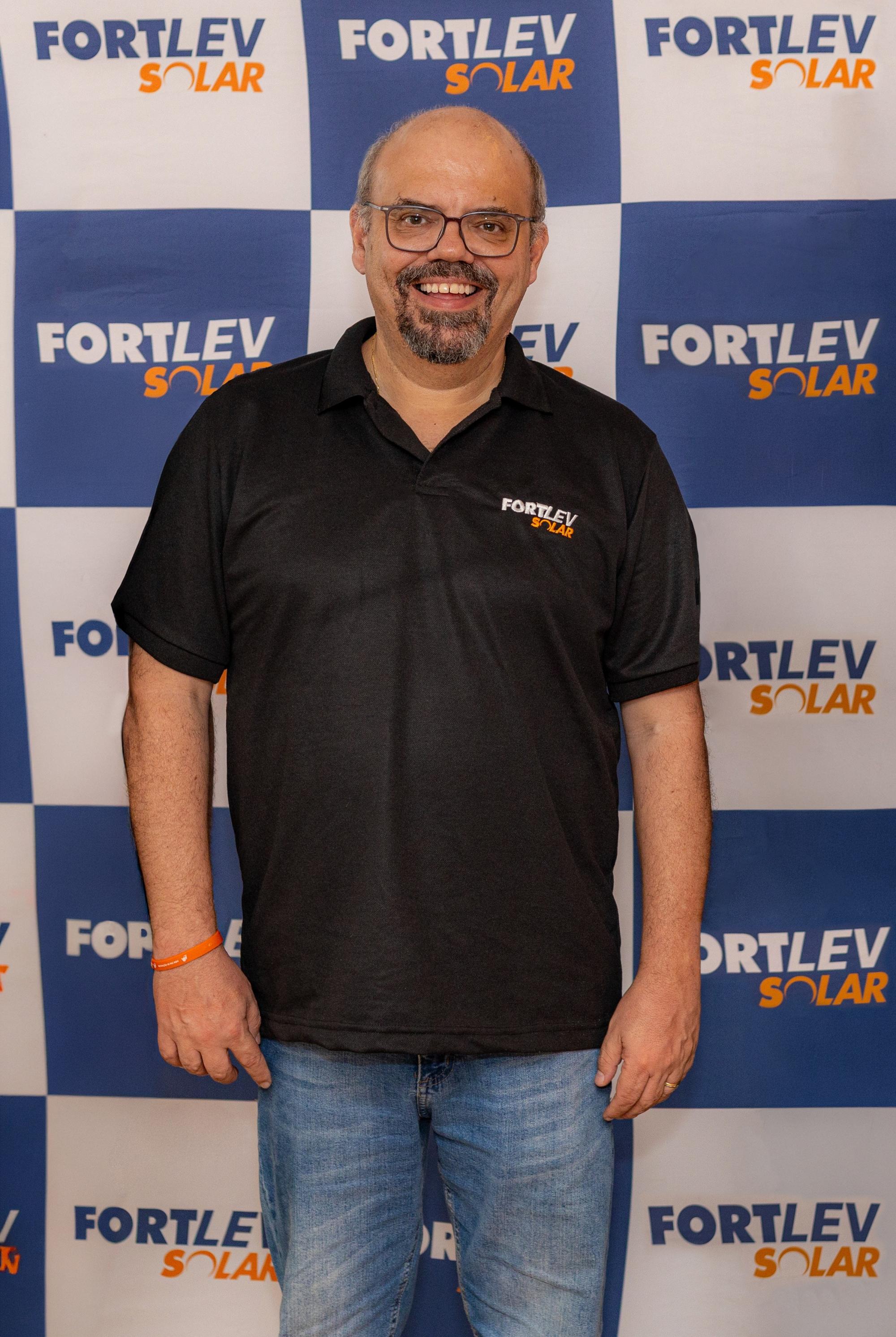 Novo sistema de fixação da Fortlev Solar dispensa perfurações em telhados de laje